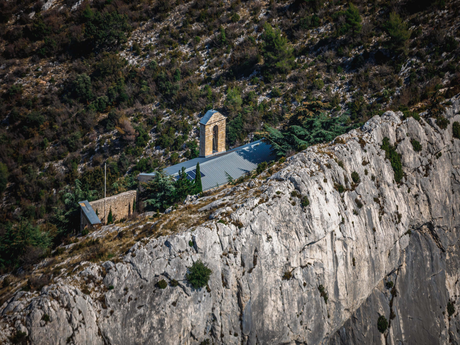 Evasion pédestre dans les montagnes de Provence -651ba15ae7c15: /